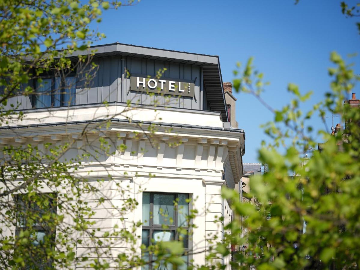 Le Magic & Hotel 4*